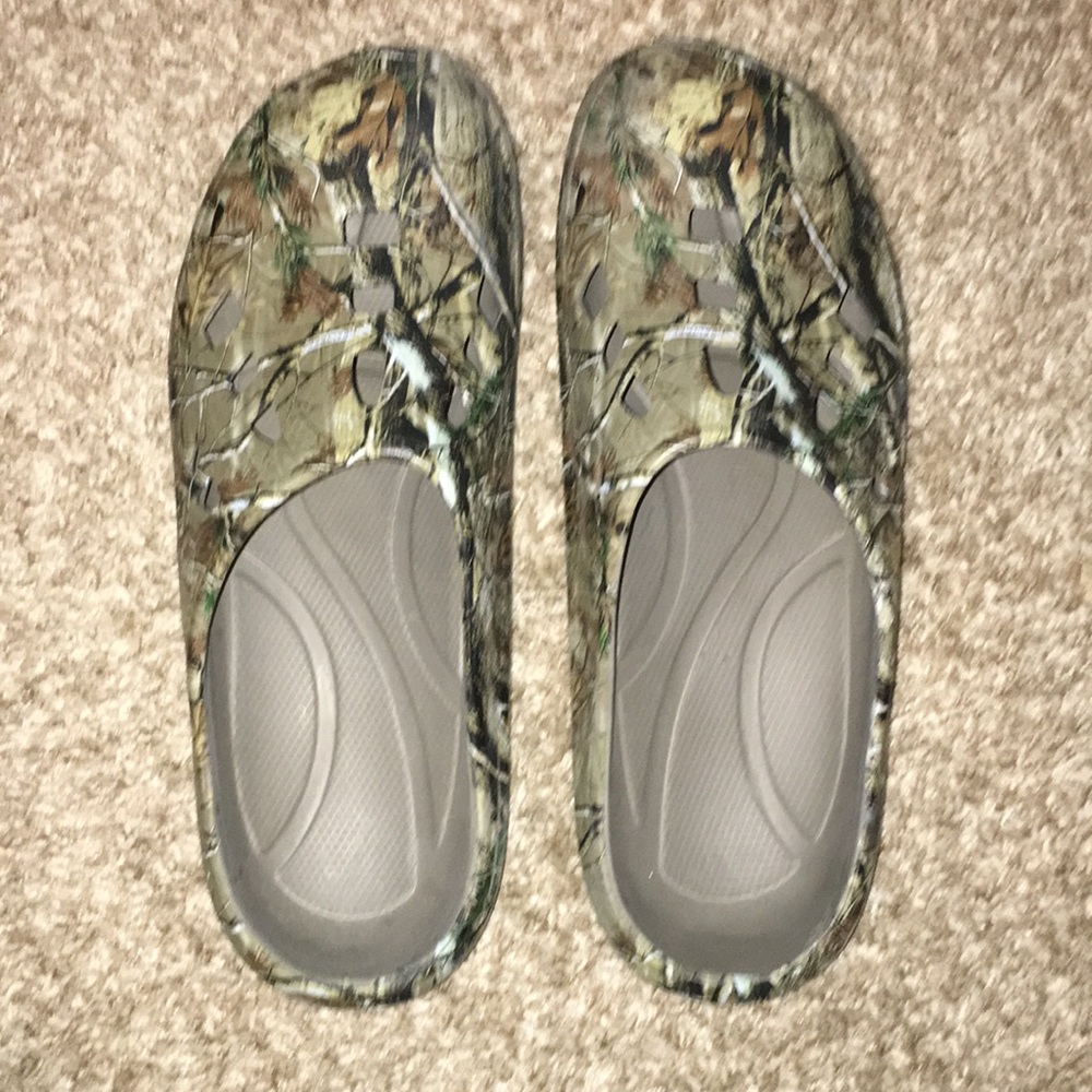 Men’s crocs
